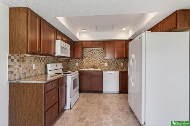 6617 S 75th Circle, Ralston, NE 68127
