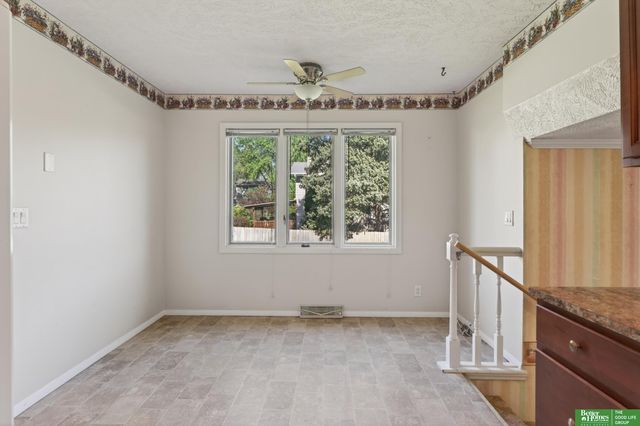 6617 S 75th Circle, Ralston, NE 68127