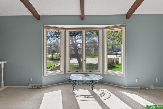 6617 S 75th Circle, Ralston, NE 68127