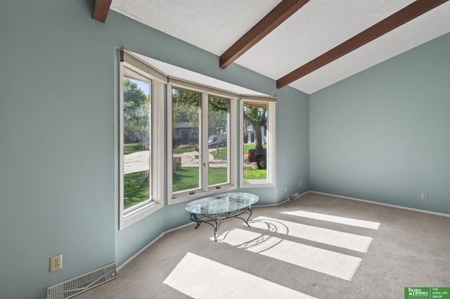6617 S 75th Circle, Ralston, NE 68127