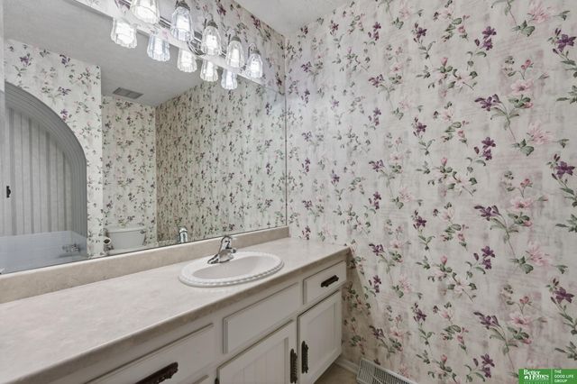 6617 S 75th Circle, Ralston, NE 68127