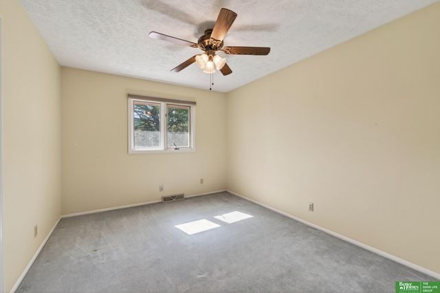 6617 S 75th Circle, Ralston, NE 68127