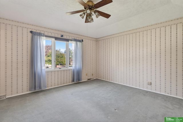 6617 S 75th Circle, Ralston, NE 68127