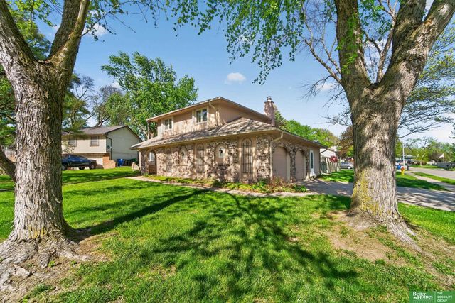 6617 S 75th Circle, Ralston, NE 68127