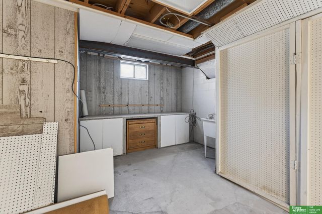 6617 S 75th Circle, Ralston, NE 68127
