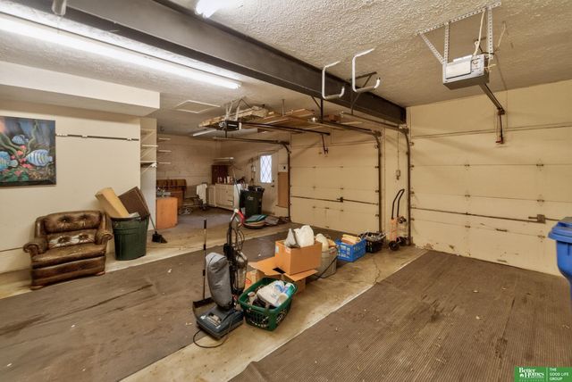 6617 S 75th Circle, Ralston, NE 68127