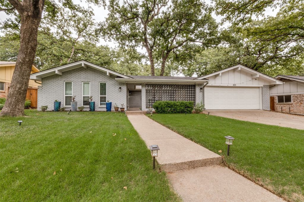 824 Wheelwood Drive, Hurst, TX 76053 — exterior