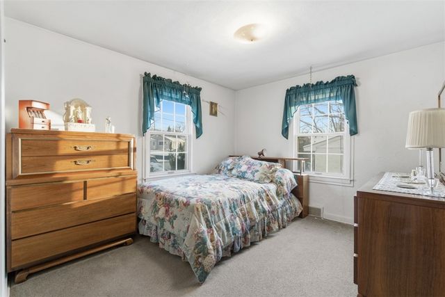 9 Oakwood Ter, Oakmont, PA 15139