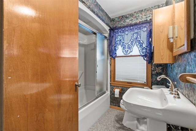 9 Oakwood Ter, Oakmont, PA 15139