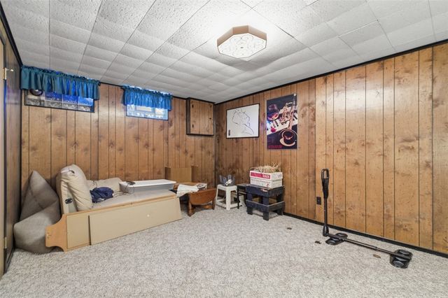 9 Oakwood Ter, Oakmont, PA 15139