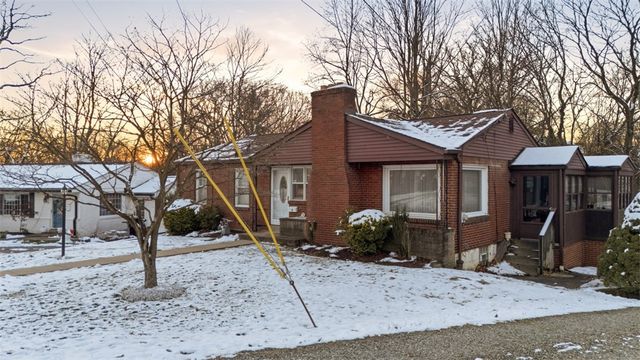9 Oakwood Ter, Oakmont, PA 15139