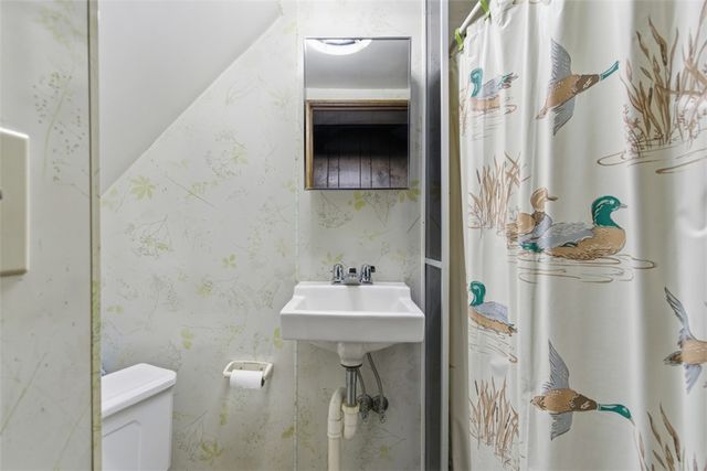 9 Oakwood Ter, Oakmont, PA 15139