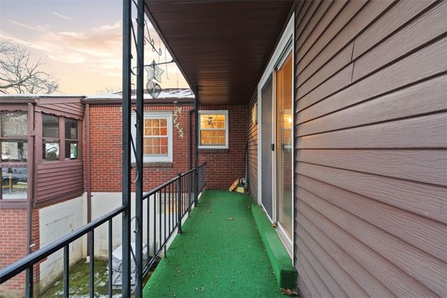 9 Oakwood Ter, Oakmont, PA 15139