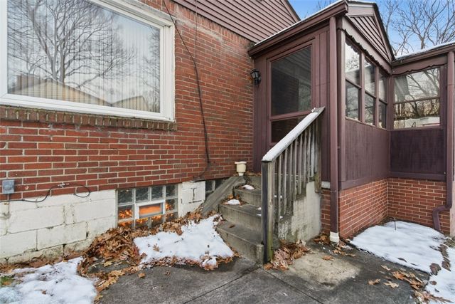 9 Oakwood Ter, Oakmont, PA 15139