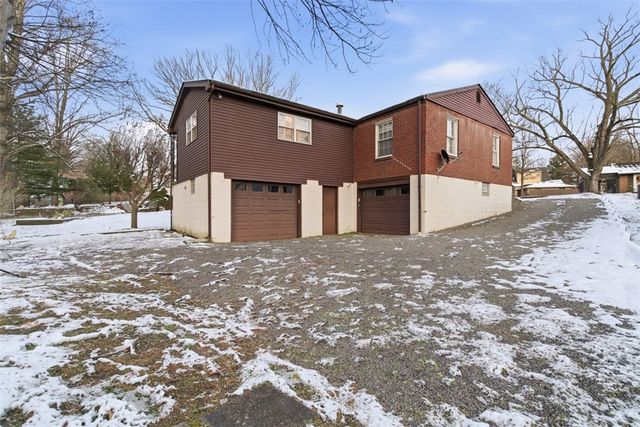 9 Oakwood Ter, Oakmont, PA 15139