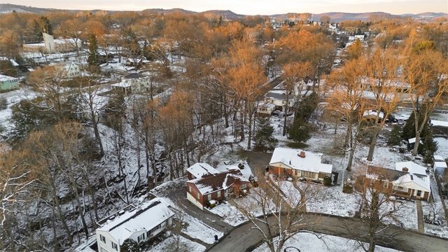 9 Oakwood Ter, Oakmont, PA 15139