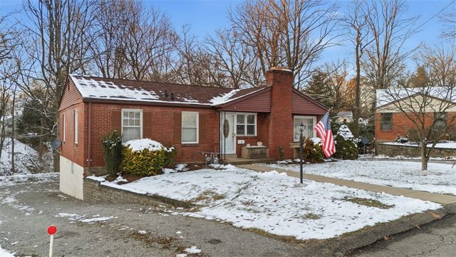 9 Oakwood Ter, Oakmont, PA 15139