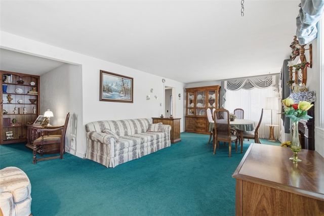 9 Oakwood Ter, Oakmont, PA 15139