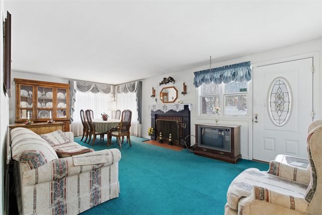 9 Oakwood Ter, Oakmont, PA 15139