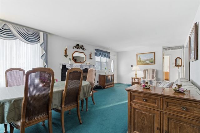 9 Oakwood Ter, Oakmont, PA 15139