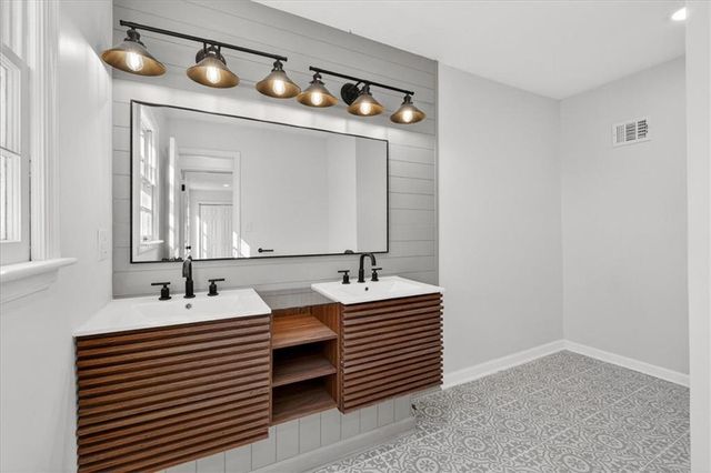 12801 Corrington Avenue, Grandview, MO 64030