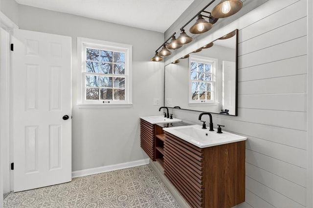 12801 Corrington Avenue, Grandview, MO 64030