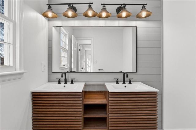 12801 Corrington Avenue, Grandview, MO 64030