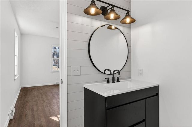 12801 Corrington Avenue, Grandview, MO 64030