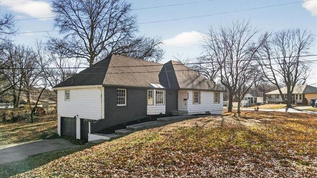 12801 Corrington Avenue, Grandview, MO 64030