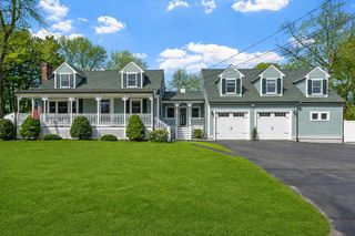 97 Hartwell Rd, Bedford, MA 01730