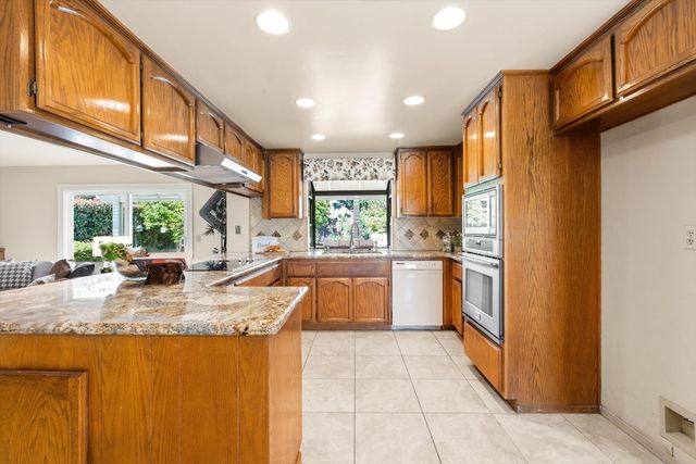 1310 Ridgecrest Way, Roseville, CA 95661