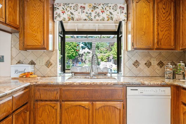 1310 Ridgecrest Way, Roseville, CA 95661