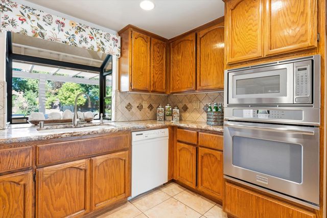1310 Ridgecrest Way, Roseville, CA 95661