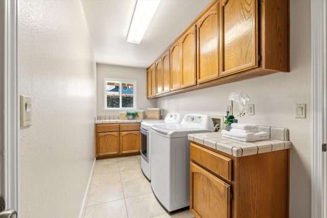 1310 Ridgecrest Way, Roseville, CA 95661