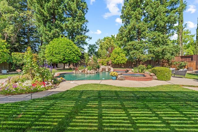 1310 Ridgecrest Way, Roseville, CA 95661