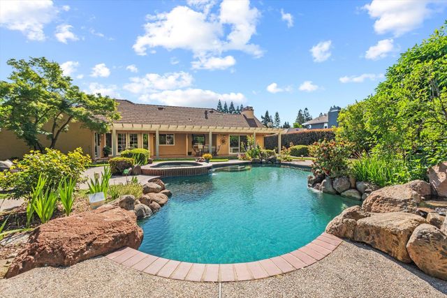 1310 Ridgecrest Way, Roseville, CA 95661
