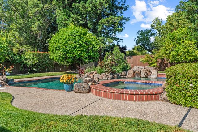 1310 Ridgecrest Way, Roseville, CA 95661