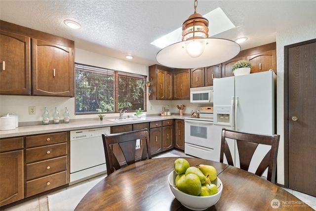 9602 NE 203rd Street, Bothell, WA 98011