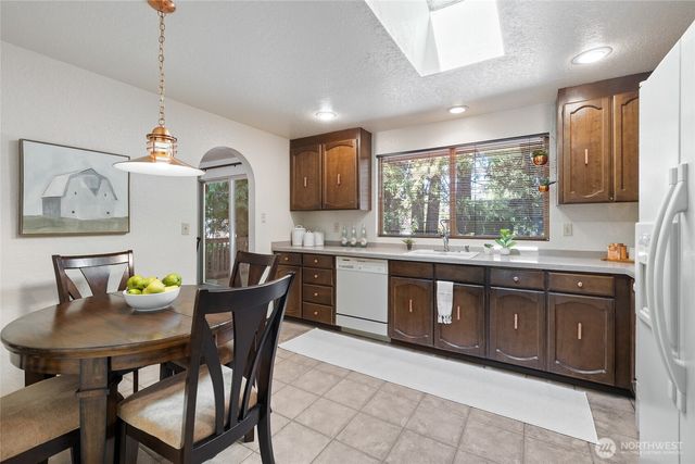 9602 NE 203rd Street, Bothell, WA 98011