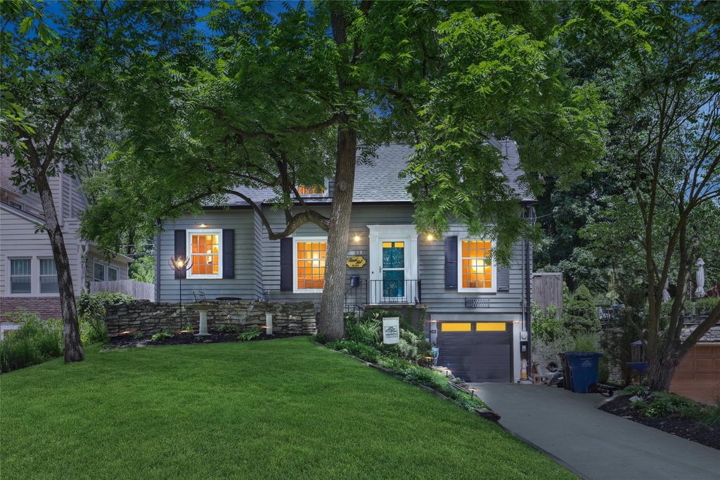 3923 Maquoketa Drive, Des Moines, IA 50311