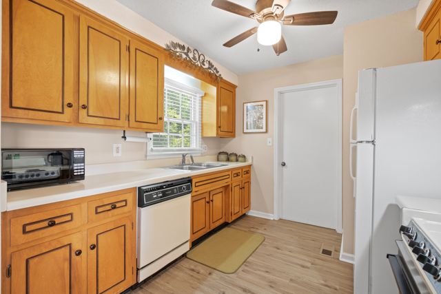 711 Green Valley Ct, Clarksville, TN 37042