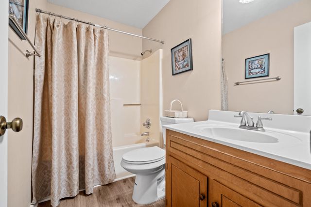 711 Green Valley Ct, Clarksville, TN 37042