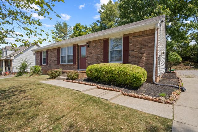 711 Green Valley Ct, Clarksville, TN 37042