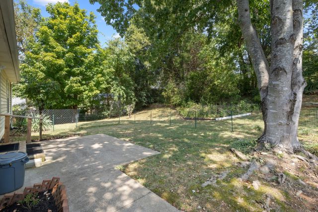 711 Green Valley Ct, Clarksville, TN 37042