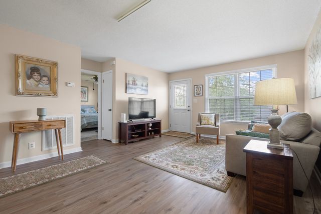 711 Green Valley Ct, Clarksville, TN 37042