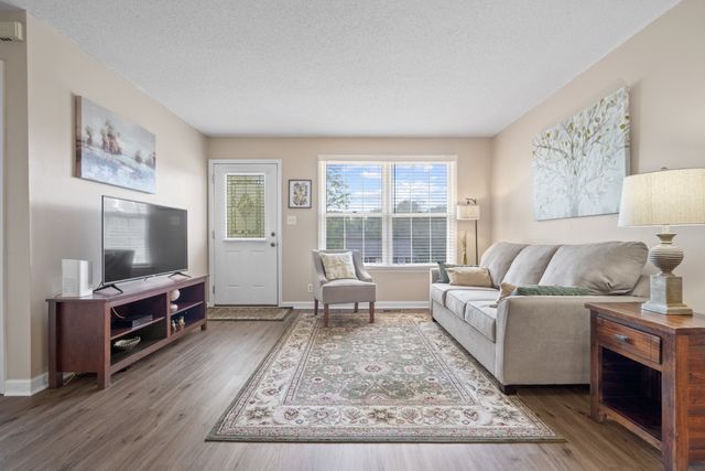 711 Green Valley Ct, Clarksville, TN 37042