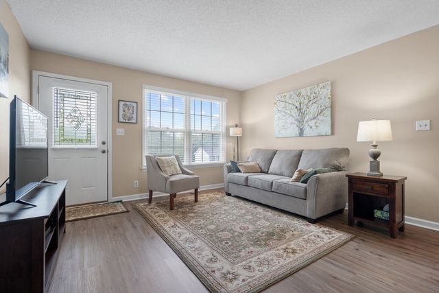 711 Green Valley Ct, Clarksville, TN 37042