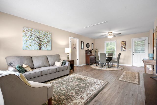 711 Green Valley Ct, Clarksville, TN 37042