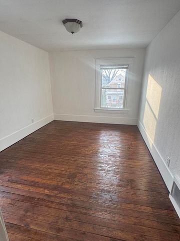 1807 Teel Avenue, Lansing City, MI 48910