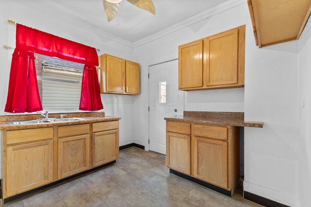 1807 Teel Avenue, Lansing City, MI 48910